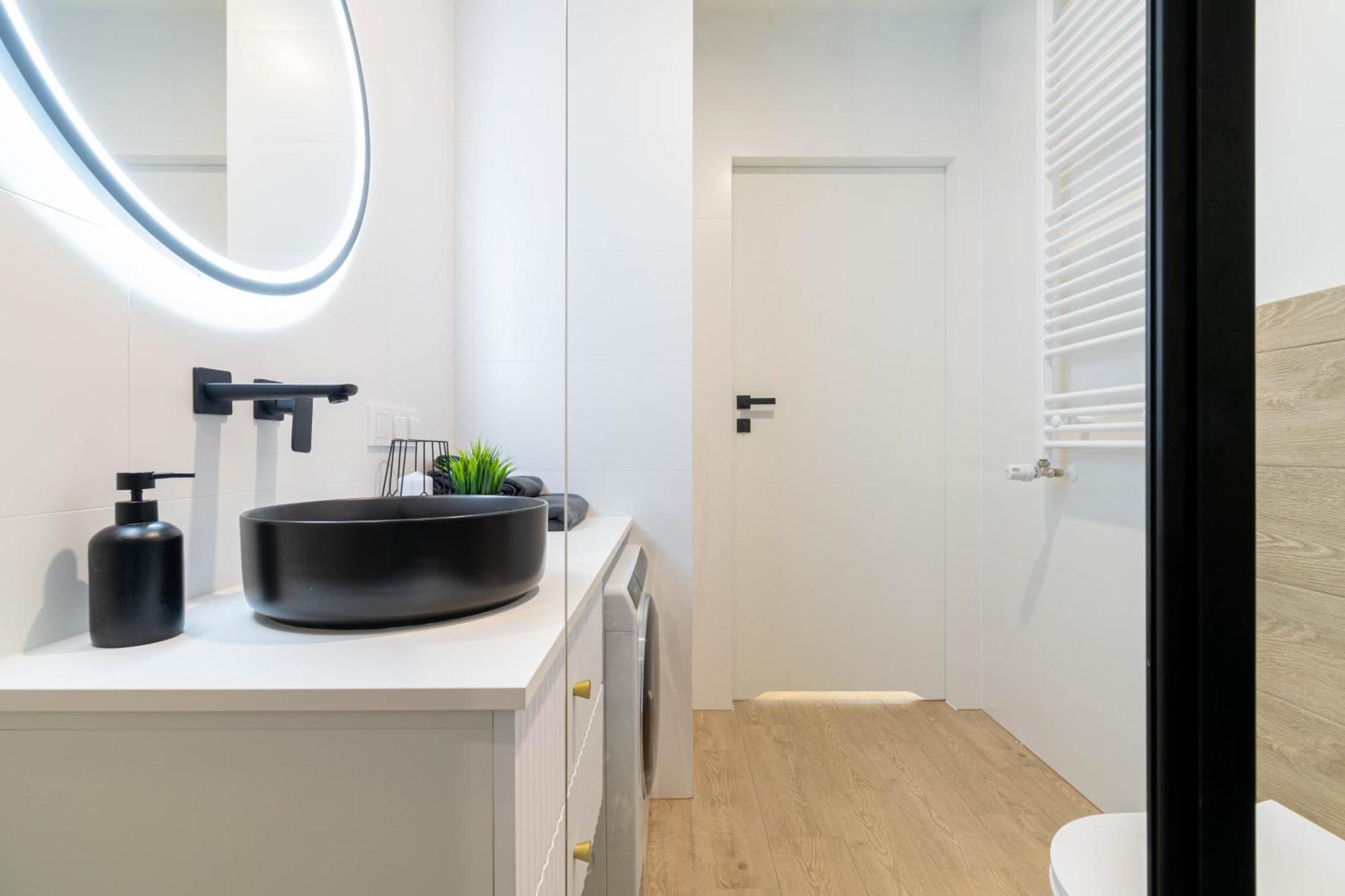Blue Apartment Ceglana - Free Parking - Self Check-In Katowice Exterior foto